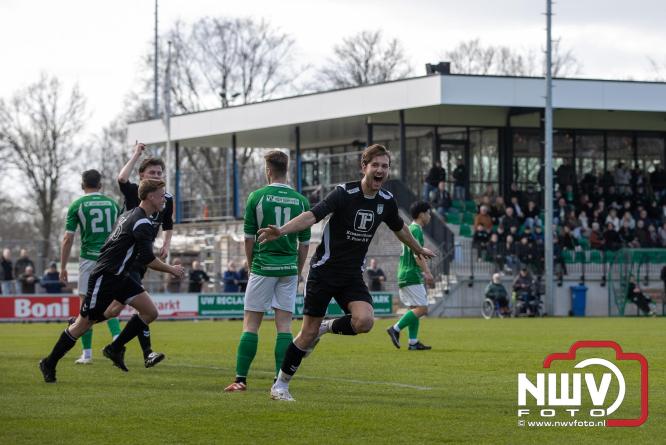 90 minuten strijd, geen beslissing: punten gedeeld in derby Owios - sv ’t Harde. - &copy; NWVFoto.nl