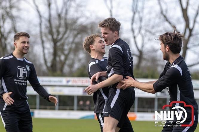 90 minuten strijd, geen beslissing: punten gedeeld in derby Owios - sv ’t Harde. - &copy; NWVFoto.nl