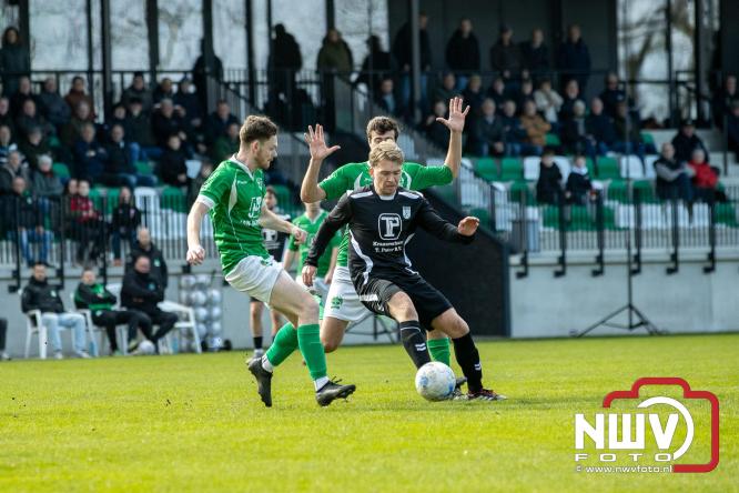 90 minuten strijd, geen beslissing: punten gedeeld in derby Owios - sv ’t Harde. - &copy; NWVFoto.nl