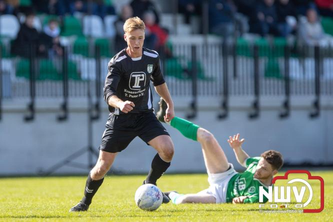 90 minuten strijd, geen beslissing: punten gedeeld in derby Owios - sv ’t Harde. - &copy; NWVFoto.nl