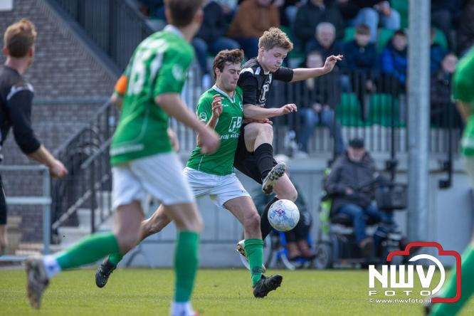 90 minuten strijd, geen beslissing: punten gedeeld in derby Owios - sv ’t Harde. - &copy; NWVFoto.nl