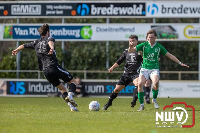 90 minuten strijd, geen beslissing: punten gedeeld in derby Owios - sv ’t Harde. - &copy; NWVFoto.nl