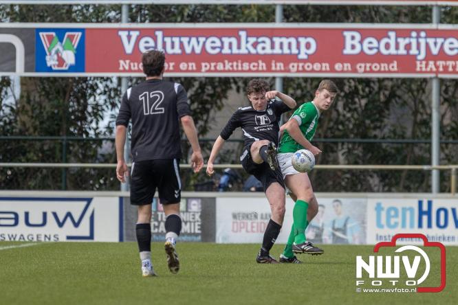 90 minuten strijd, geen beslissing: punten gedeeld in derby Owios - sv ’t Harde. - &copy; NWVFoto.nl