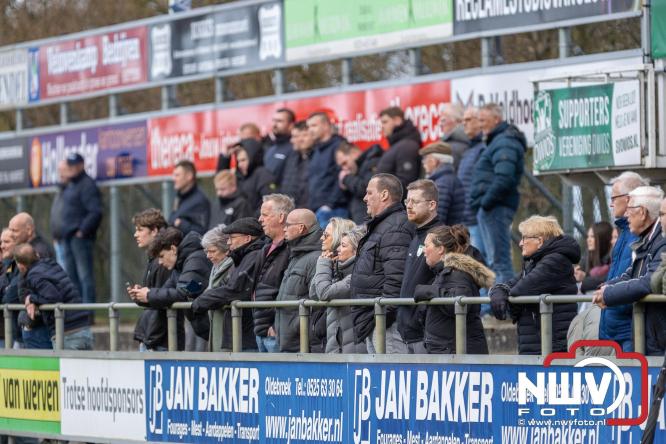 90 minuten strijd, geen beslissing: punten gedeeld in derby Owios - sv ’t Harde. - &copy; NWVFoto.nl