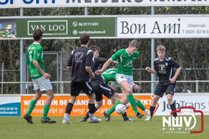 90 minuten strijd, geen beslissing: punten gedeeld in derby Owios - sv ’t Harde. - &copy; NWVFoto.nl