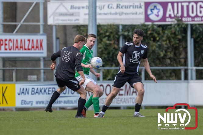 90 minuten strijd, geen beslissing: punten gedeeld in derby Owios - sv ’t Harde. - &copy; NWVFoto.nl