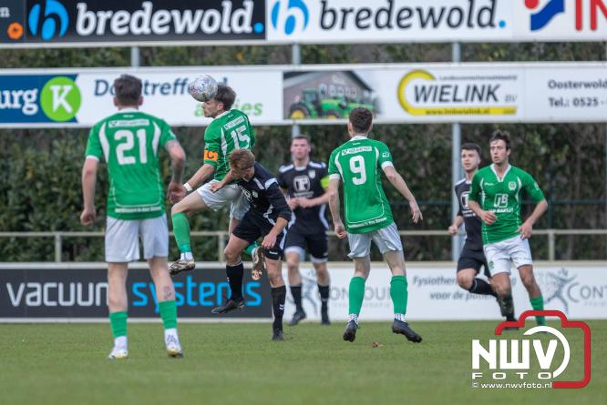 90 minuten strijd, geen beslissing: punten gedeeld in derby Owios - sv ’t Harde. - &copy; NWVFoto.nl