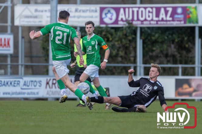 90 minuten strijd, geen beslissing: punten gedeeld in derby Owios - sv ’t Harde. - &copy; NWVFoto.nl