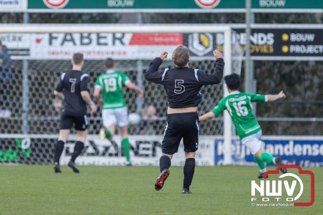 90 minuten strijd, geen beslissing: punten gedeeld in derby Owios - sv ’t Harde. - &copy; NWVFoto.nl