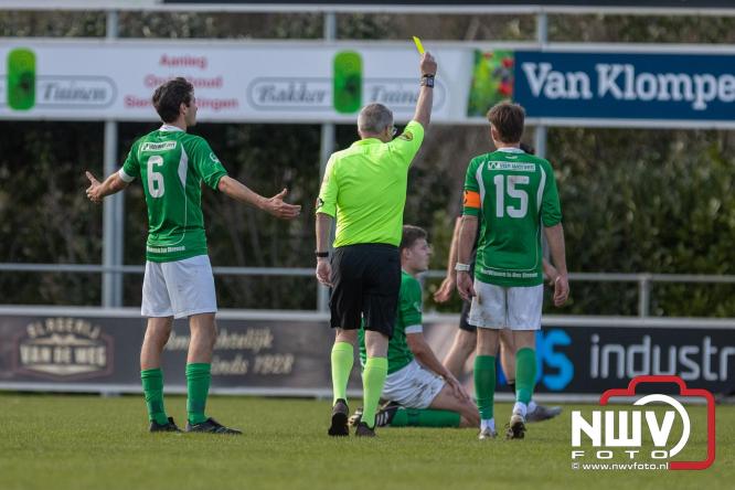90 minuten strijd, geen beslissing: punten gedeeld in derby Owios - sv ’t Harde. - &copy; NWVFoto.nl