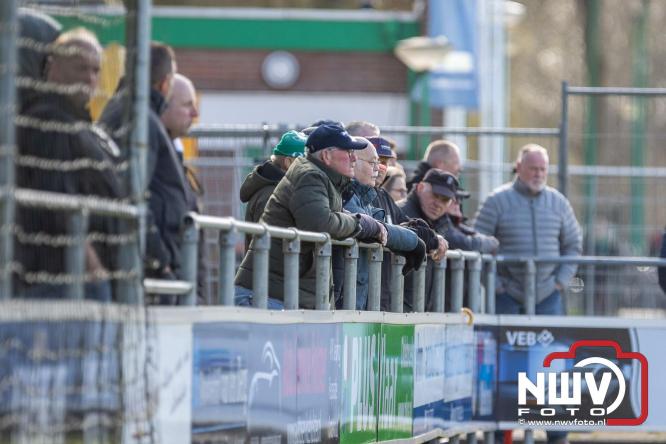 90 minuten strijd, geen beslissing: punten gedeeld in derby Owios - sv ’t Harde. - &copy; NWVFoto.nl