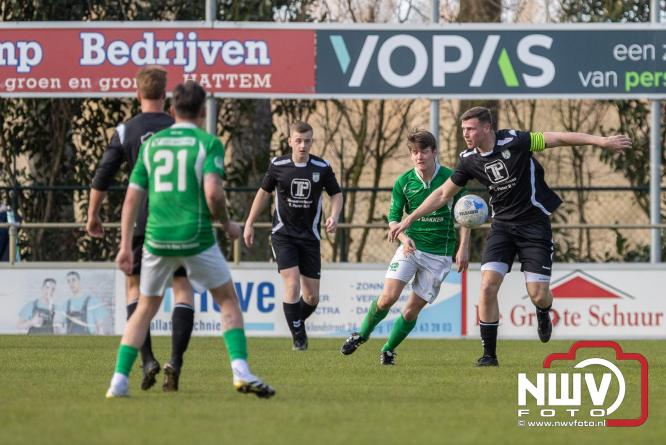 90 minuten strijd, geen beslissing: punten gedeeld in derby Owios - sv ’t Harde. - &copy; NWVFoto.nl