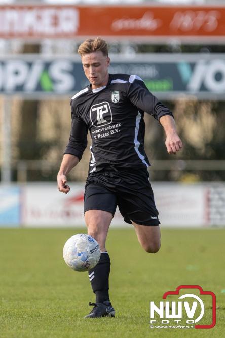 90 minuten strijd, geen beslissing: punten gedeeld in derby Owios - sv ’t Harde. - &copy; NWVFoto.nl