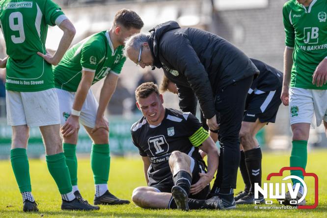 90 minuten strijd, geen beslissing: punten gedeeld in derby Owios - sv ’t Harde. - &copy; NWVFoto.nl