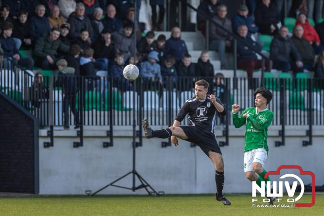 90 minuten strijd, geen beslissing: punten gedeeld in derby Owios - sv ’t Harde. - &copy; NWVFoto.nl