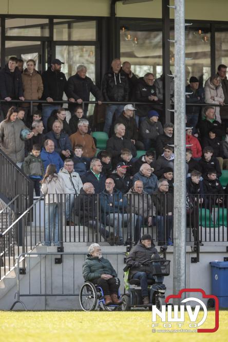 90 minuten strijd, geen beslissing: punten gedeeld in derby Owios - sv ’t Harde. - &copy; NWVFoto.nl