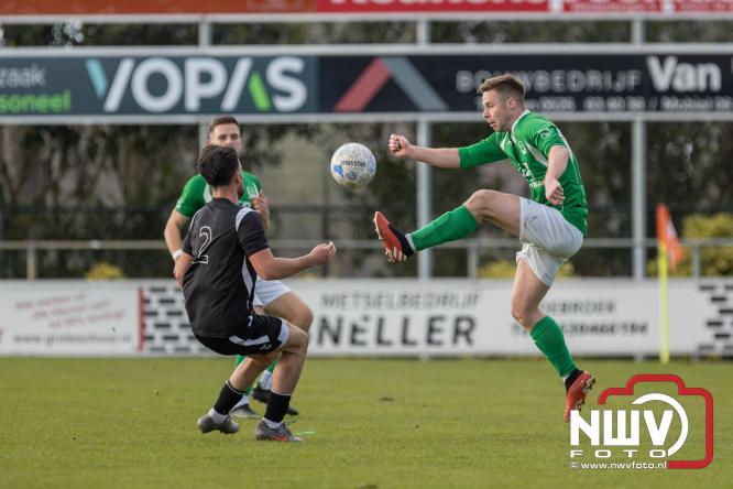 90 minuten strijd, geen beslissing: punten gedeeld in derby Owios - sv ’t Harde. - &copy; NWVFoto.nl