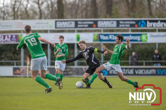 90 minuten strijd, geen beslissing: punten gedeeld in derby Owios - sv ’t Harde. - &copy; NWVFoto.nl