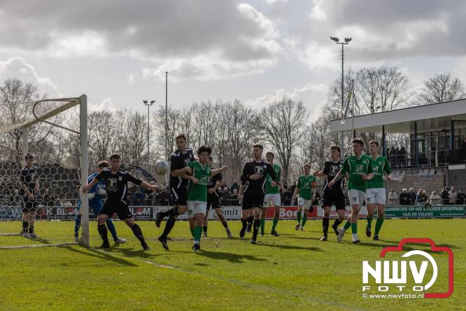 90 minuten strijd, geen beslissing: punten gedeeld in derby Owios - sv ’t Harde. - &copy; NWVFoto.nl