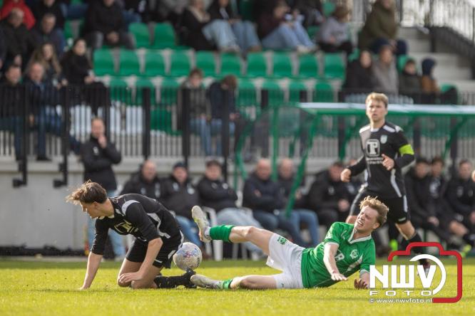 90 minuten strijd, geen beslissing: punten gedeeld in derby Owios - sv ’t Harde. - &copy; NWVFoto.nl