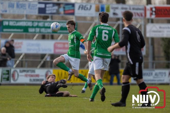 90 minuten strijd, geen beslissing: punten gedeeld in derby Owios - sv ’t Harde. - &copy; NWVFoto.nl