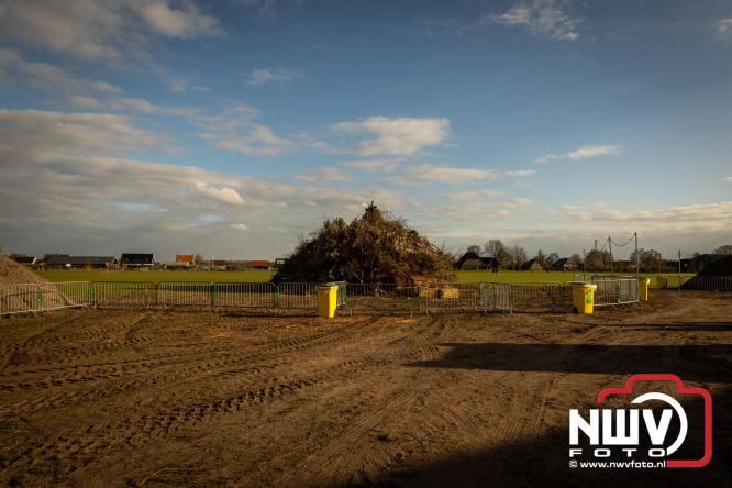 Paasvuur in Oosterwolde GLD trekt veel bezoekers uit de regio  - &copy; NWVFoto.nl