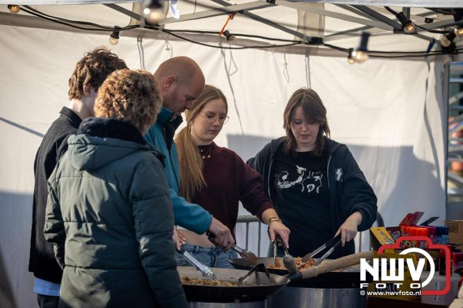 Paasvuur in Oosterwolde GLD trekt veel bezoekers uit de regio  - &copy; NWVFoto.nl