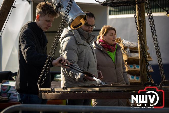 Paasvuur in Oosterwolde GLD trekt veel bezoekers uit de regio  - &copy; NWVFoto.nl