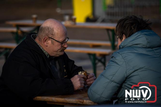 Paasvuur in Oosterwolde GLD trekt veel bezoekers uit de regio  - &copy; NWVFoto.nl