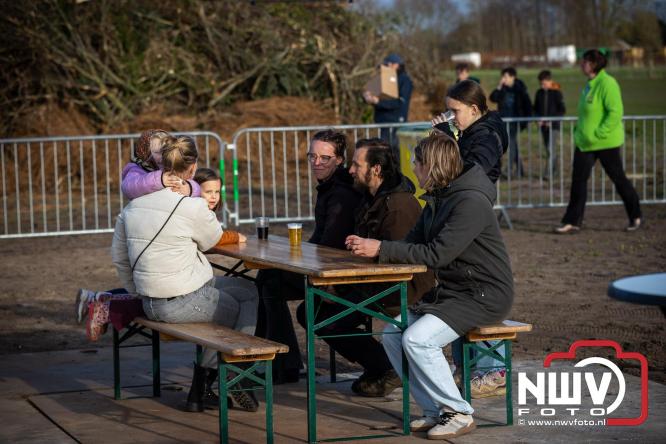 Paasvuur in Oosterwolde GLD trekt veel bezoekers uit de regio  - &copy; NWVFoto.nl