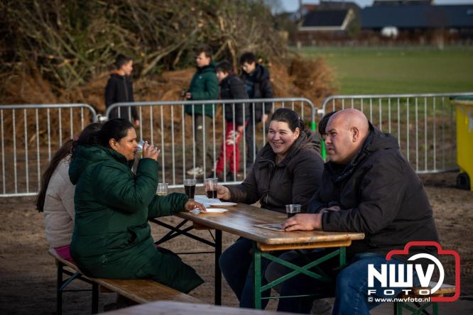 Paasvuur in Oosterwolde GLD trekt veel bezoekers uit de regio  - &copy; NWVFoto.nl