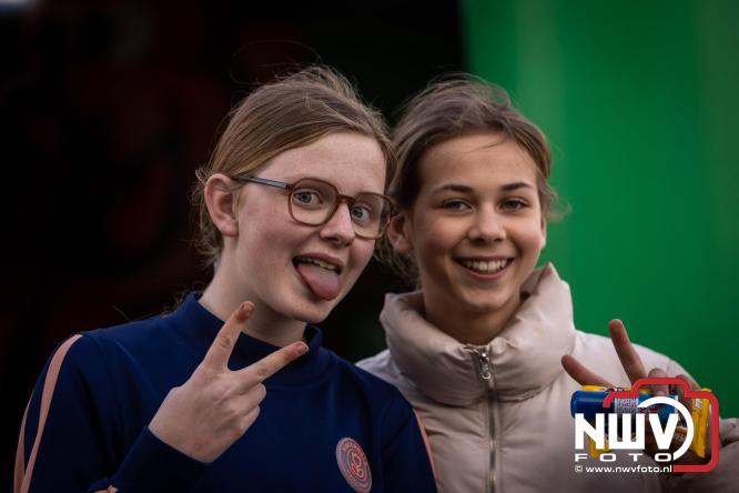 Paasvuur in Oosterwolde GLD trekt veel bezoekers uit de regio  - &copy; NWVFoto.nl