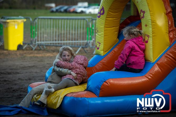Paasvuur in Oosterwolde GLD trekt veel bezoekers uit de regio  - &copy; NWVFoto.nl