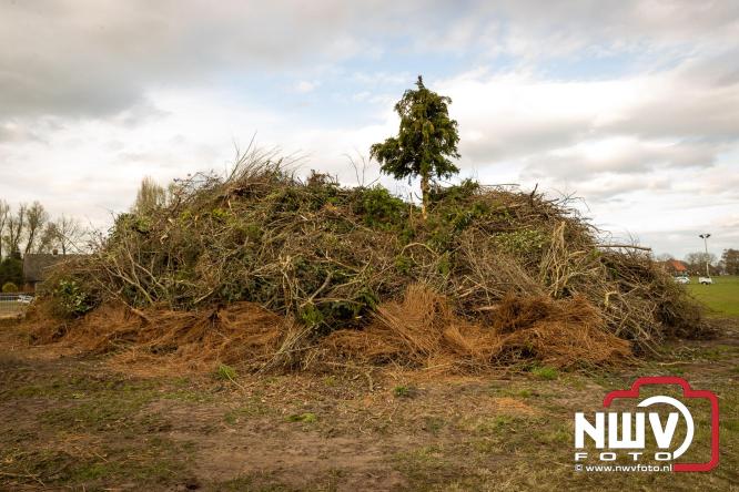 Paasvuur in Oosterwolde GLD trekt veel bezoekers uit de regio  - &copy; NWVFoto.nl