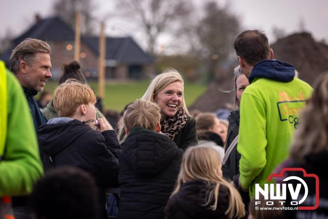 Paasvuur in Oosterwolde GLD trekt veel bezoekers uit de regio  - &copy; NWVFoto.nl