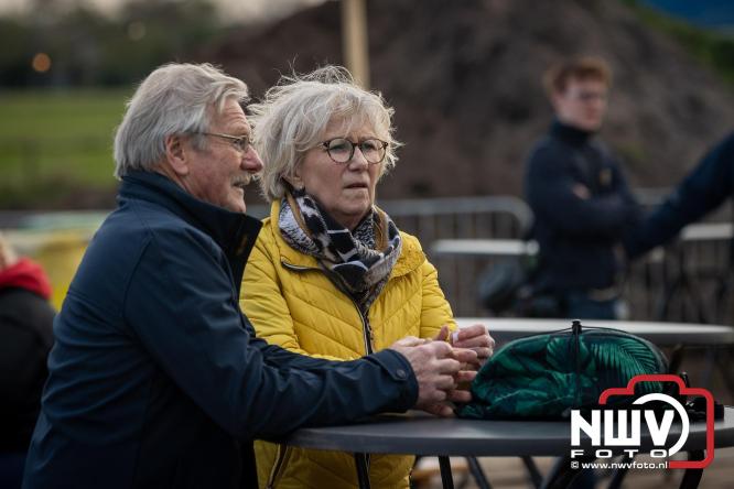 Paasvuur in Oosterwolde GLD trekt veel bezoekers uit de regio  - &copy; NWVFoto.nl