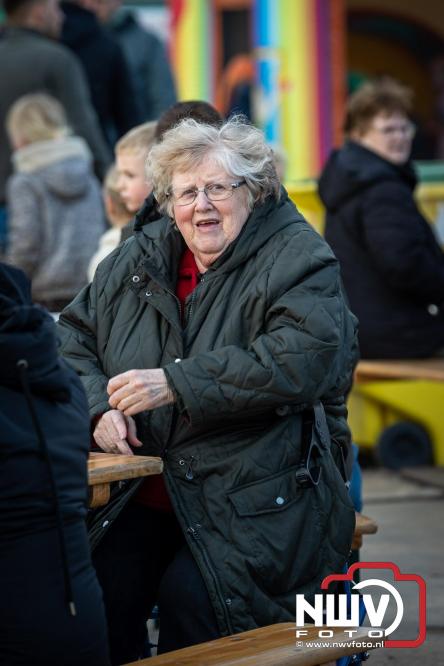 Paasvuur in Oosterwolde GLD trekt veel bezoekers uit de regio  - &copy; NWVFoto.nl
