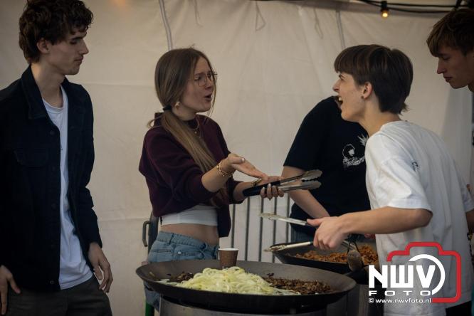 Paasvuur in Oosterwolde GLD trekt veel bezoekers uit de regio  - &copy; NWVFoto.nl