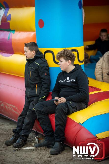 Paasvuur in Oosterwolde GLD trekt veel bezoekers uit de regio  - &copy; NWVFoto.nl