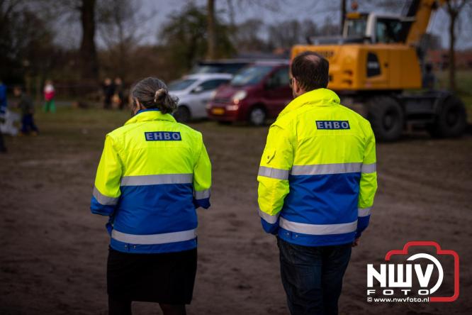 Paasvuur in Oosterwolde GLD trekt veel bezoekers uit de regio  - &copy; NWVFoto.nl