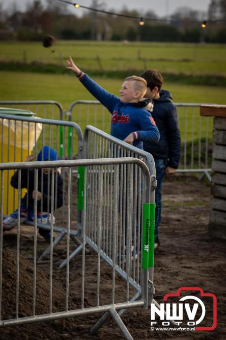 Paasvuur in Oosterwolde GLD trekt veel bezoekers uit de regio  - &copy; NWVFoto.nl
