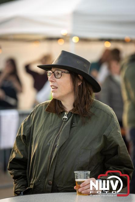 Paasvuur in Oosterwolde GLD trekt veel bezoekers uit de regio  - &copy; NWVFoto.nl