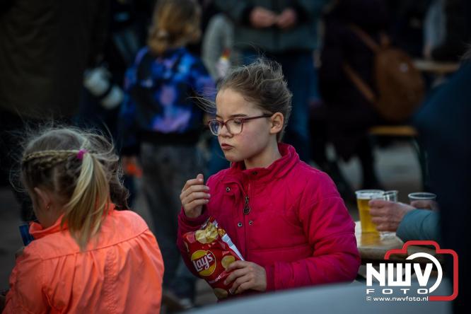 Paasvuur in Oosterwolde GLD trekt veel bezoekers uit de regio  - &copy; NWVFoto.nl