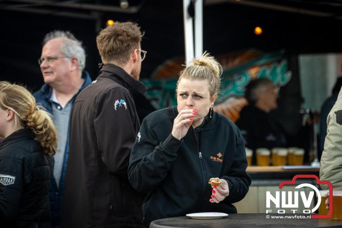 Paasvuur in Oosterwolde GLD trekt veel bezoekers uit de regio  - &copy; NWVFoto.nl