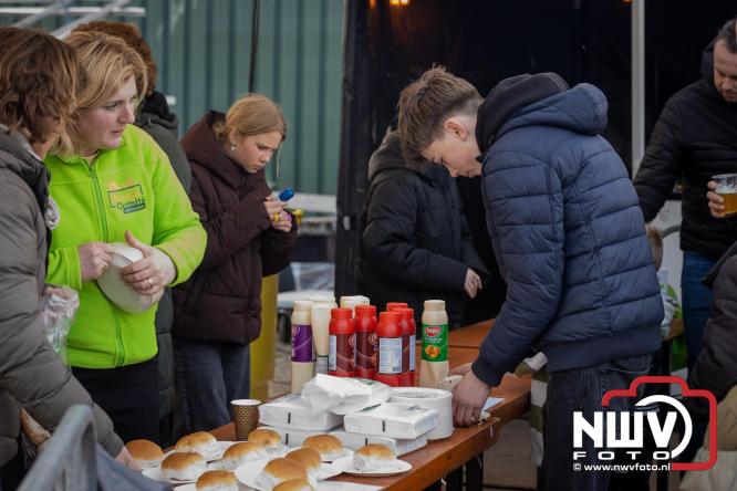 Paasvuur in Oosterwolde GLD trekt veel bezoekers uit de regio  - &copy; NWVFoto.nl