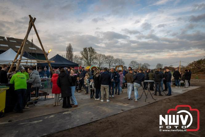 Paasvuur in Oosterwolde GLD trekt veel bezoekers uit de regio  - &copy; NWVFoto.nl