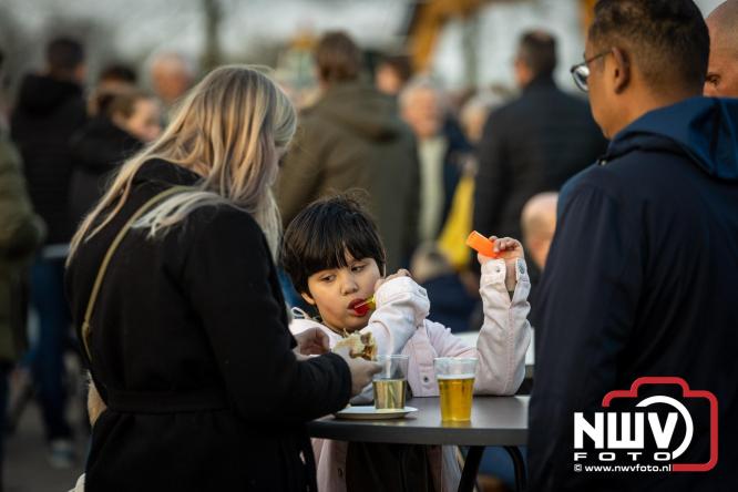 Paasvuur in Oosterwolde GLD trekt veel bezoekers uit de regio  - &copy; NWVFoto.nl