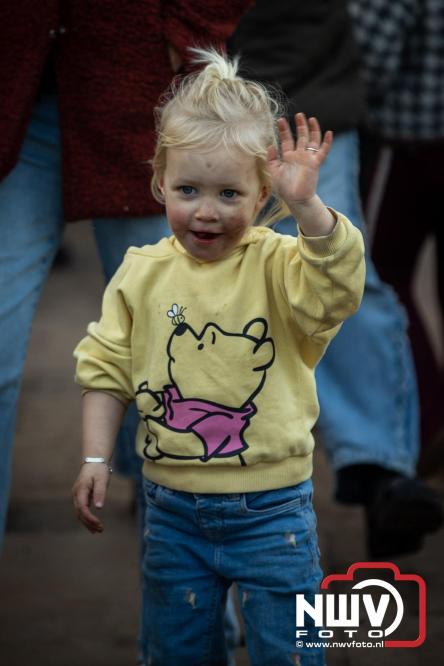 Paasvuur in Oosterwolde GLD trekt veel bezoekers uit de regio  - &copy; NWVFoto.nl