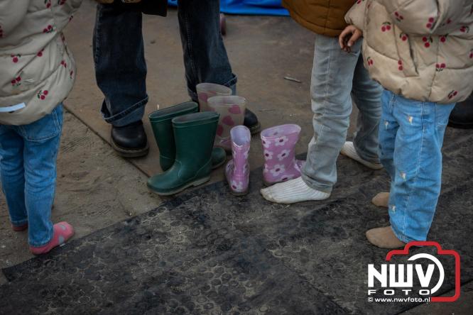 Paasvuur in Oosterwolde GLD trekt veel bezoekers uit de regio  - &copy; NWVFoto.nl