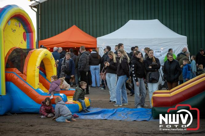 Paasvuur in Oosterwolde GLD trekt veel bezoekers uit de regio  - &copy; NWVFoto.nl